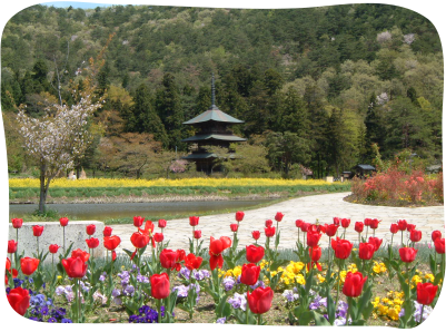 Santuario Akutsuhachiman y el Parque Histórico